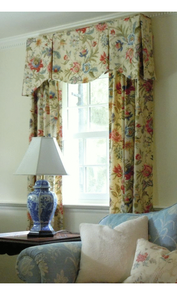 Scalloped Valance with Box Pleats I Spiffy Spools