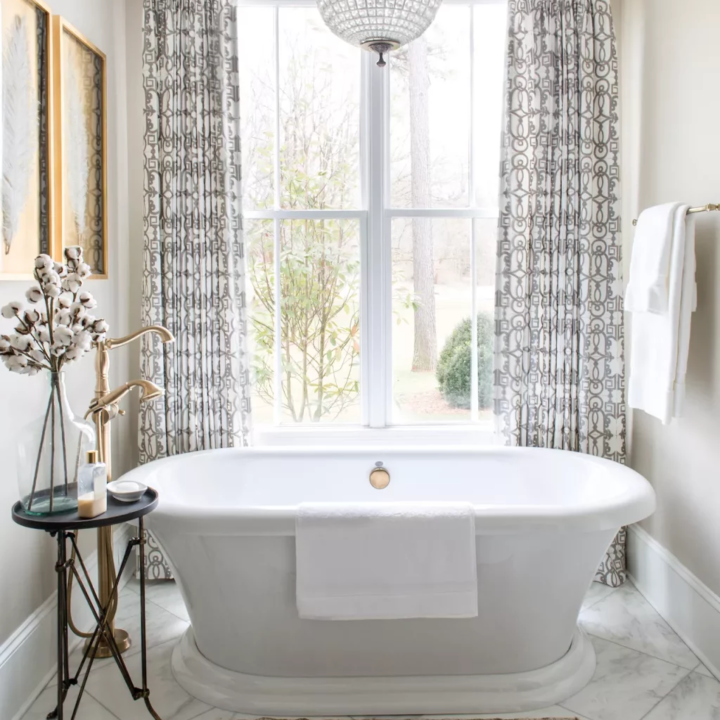 Bathroom Window Treatments: Top Ideas For Your &#8216;Me&#8217; Space