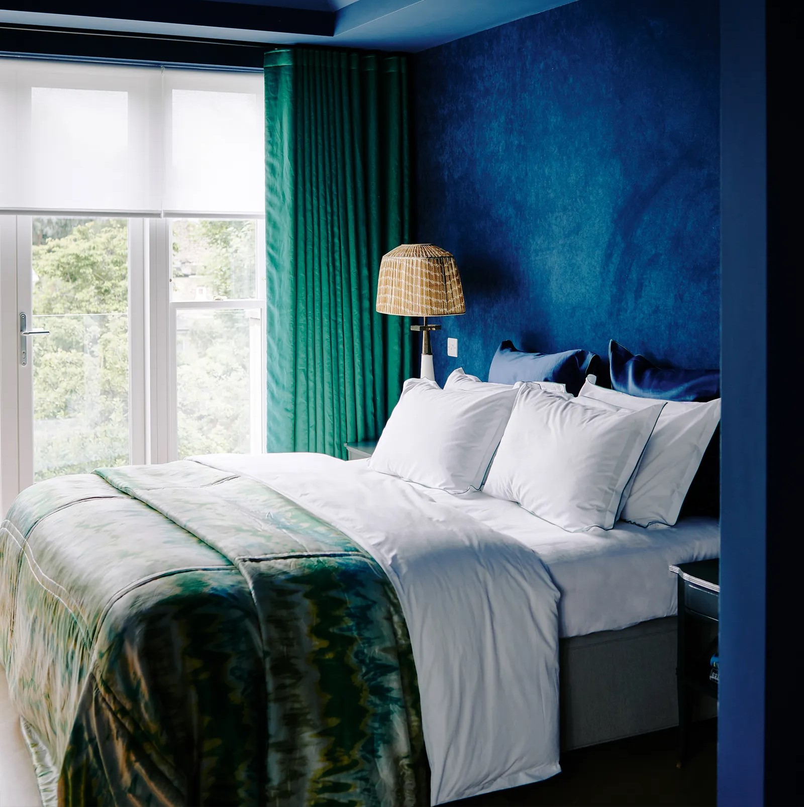 How to Stop Light Leaks from Edges of Blackout Curtains