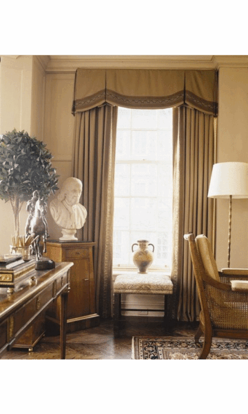 Board Mounted Scalloped Valance with Box Pleats