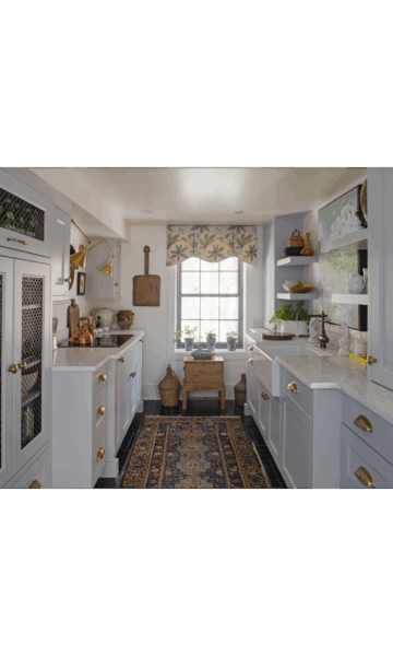 Board Mounted Scalloped Valance with Box Pleats