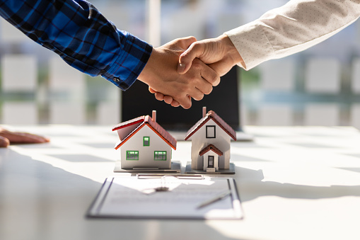Hiring Real Estate Agent Benefits