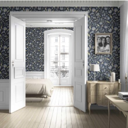 'Alicia' Floral/ Botanical Patterned Wallpaper (Midnight Blue/ Pale Blue/ Green) - Image 4