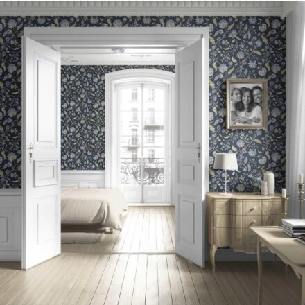 'Alicia' Floral/ Botanical Patterned Wallpaper (Midnight Blue/ Pale Blue/ Green) - Image 4