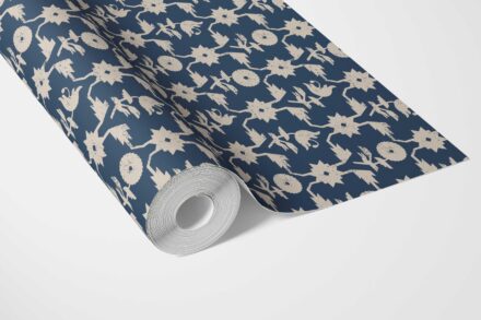 'Debo' Modern Floral Botanical Wallpaper (Navy Blue/ Beige) - Image 3