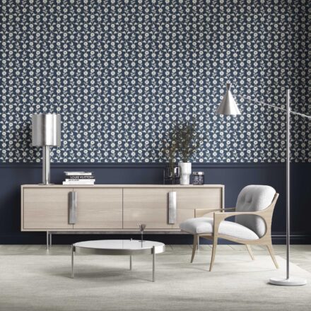 'Peeping Pearl' Modern Floral Botanical Wallpaper (Navy Blue/ White) - Image 2