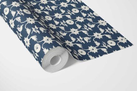 'Peeping Pearl' Modern Floral Botanical Wallpaper (Navy Blue/ White) - Image 3