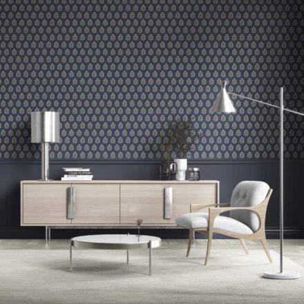 'Thundersnow' Vintage-Inspired Botanical Floral Block Print Wallpaper (Navy Blue/ Beige) - Image 2